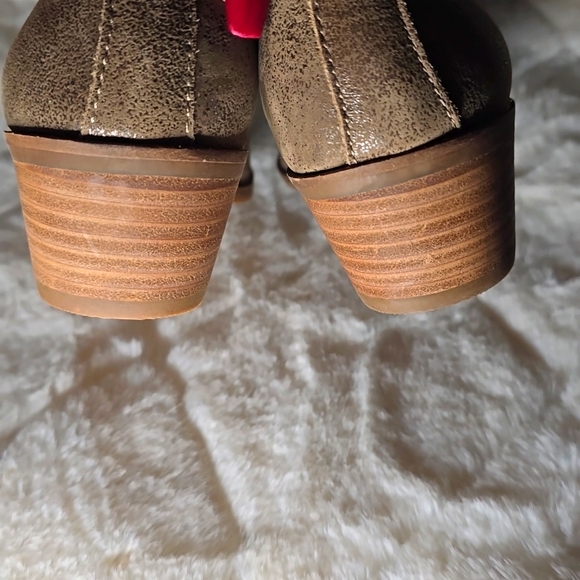 Lucky Brand  Mallanzo Pointed Toe Shooties - Picture 9 of 12